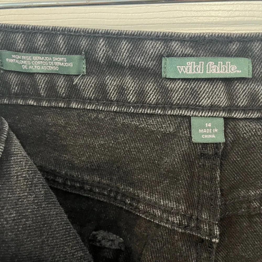 Wild Fable Women's High Rise Distressed Bermuda
Shorts. Size 14 - Picture 4 of 5